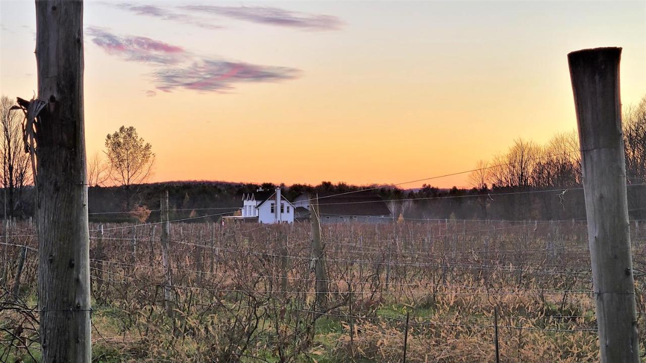 Auberge Du Vignoble Bromont Exterior foto